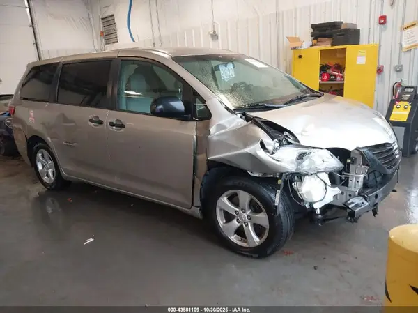 5TDZK3DC7GS733791 2016 TOYOTA SIENNA - Image 1