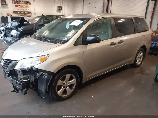 5TDZK3DC7GS733791 2016 TOYOTA SIENNA - Image 2