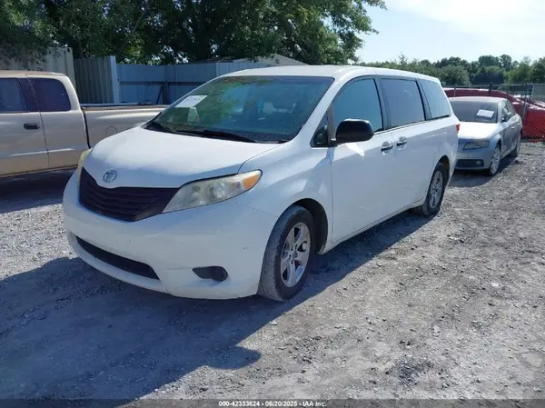 5TDZK3DC7GS735427 2016 TOYOTA SIENNA - Image 2