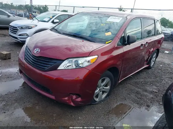5TDZK3DC7GS752874 2016 TOYOTA SIENNA - Image 2