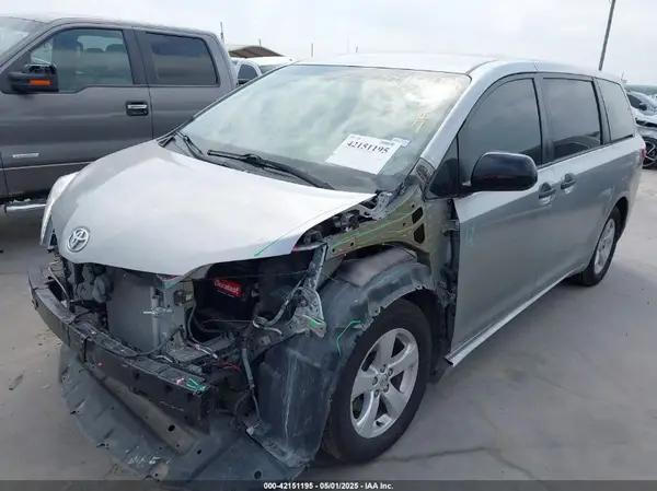 5TDZK3DC7GS756195 2016 TOYOTA SIENNA - Image 2