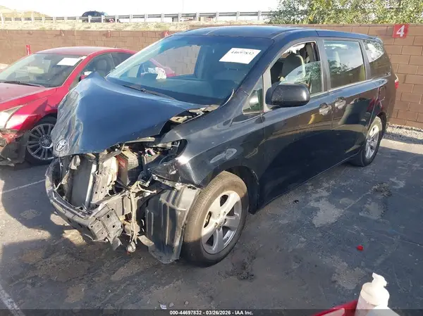 5TDZK3DC8GS715557 2016 TOYOTA SIENNA - Image 2