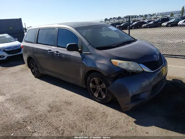 5TDZK3DC9GS692239 2016 TOYOTA SIENNA - Image 1
