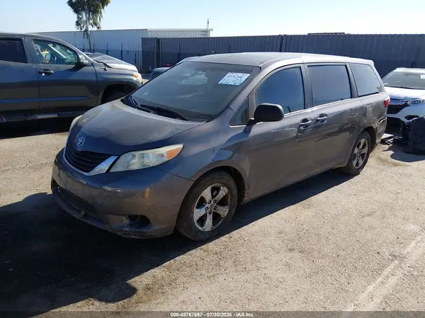 5TDZK3DC9GS692239 2016 TOYOTA SIENNA - Image 2