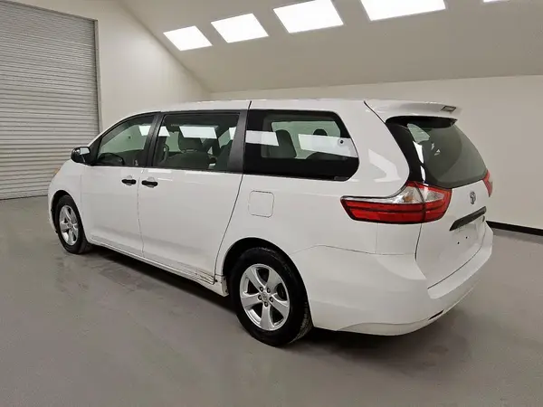 5TDZK3DC9GS711100 2016 TOYOTA SIENNA - Image 2