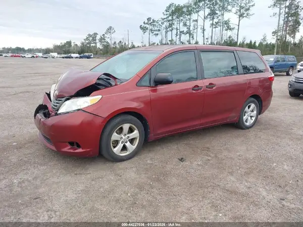 5TDZK3DC9GS737566 2016 TOYOTA SIENNA - Image 2