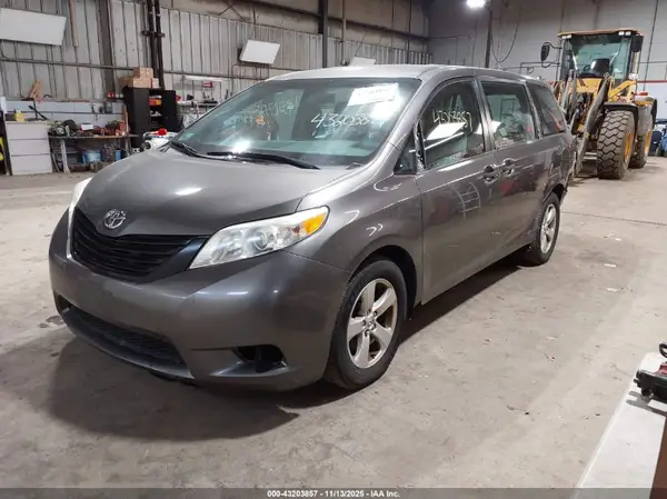 5TDZK3DC9GS740287 2016 TOYOTA SIENNA - Image 2