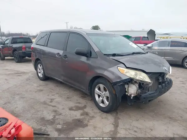 5TDZK3DC9GS744484 2016 TOYOTA SIENNA - Image 1