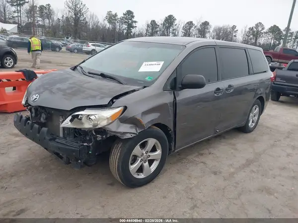 5TDZK3DC9GS744484 2016 TOYOTA SIENNA - Image 2