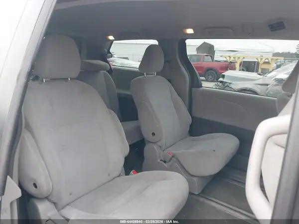 5TDZK3DC9GS744484 2016 TOYOTA SIENNA - Image 8