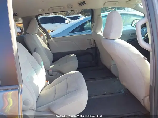 5TDZK3DC9GS746753 2016 TOYOTA SIENNA - Image 8