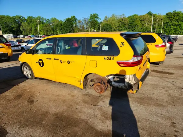 5TDZK3DC9GS756019 2016 TOYOTA SIENNA - Image 2