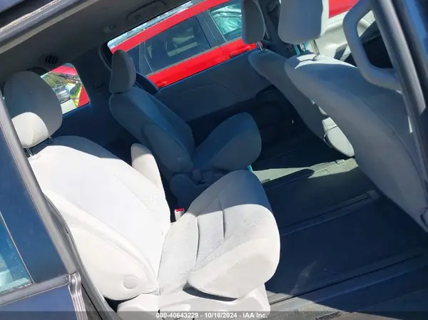 5TDZK3DCXGS700316 2016 TOYOTA SIENNA - Image 8