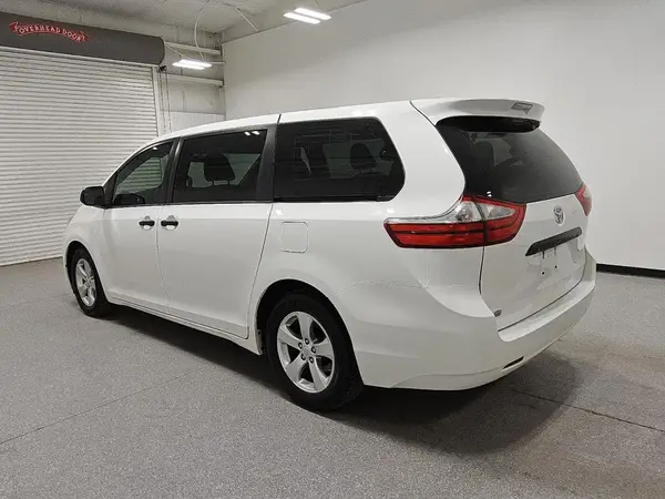 5TDZK3DCXGS721960 2016 TOYOTA SIENNA - Image 2