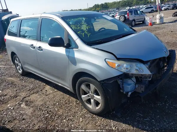 5TDZK3DCXGS726592 2016 TOYOTA SIENNA - Image 1
