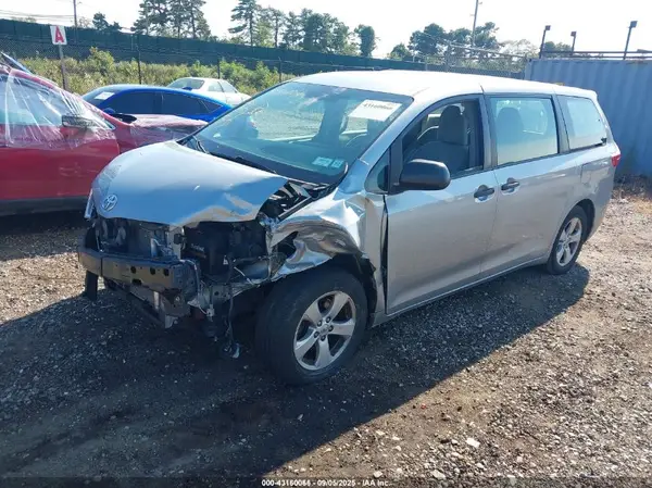 5TDZK3DCXGS726592 2016 TOYOTA SIENNA - Image 2