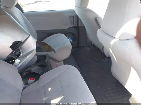 5TDZK3DCXGS726592 2016 TOYOTA SIENNA - Image 8