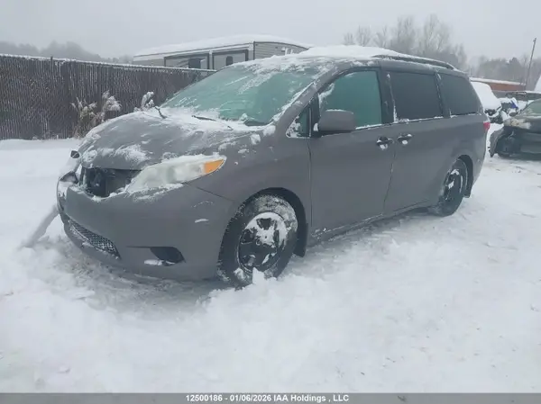 5TDZK3DCXGS750858 2016 TOYOTA SIENNA - Image 2