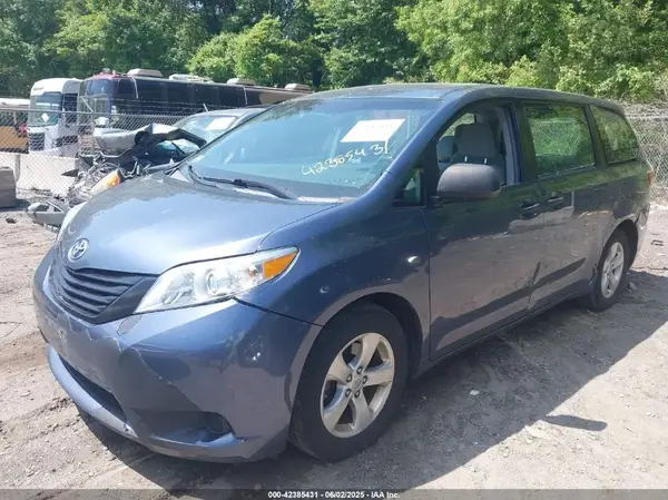 5TDZK3DCXGS755834 2016 TOYOTA SIENNA - Image 2