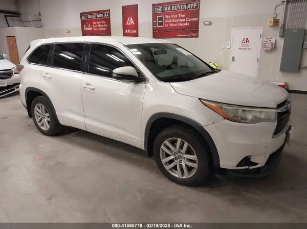 5TDZKRFH0GS130743 2016 TOYOTA HIGHLANDER - Image 1