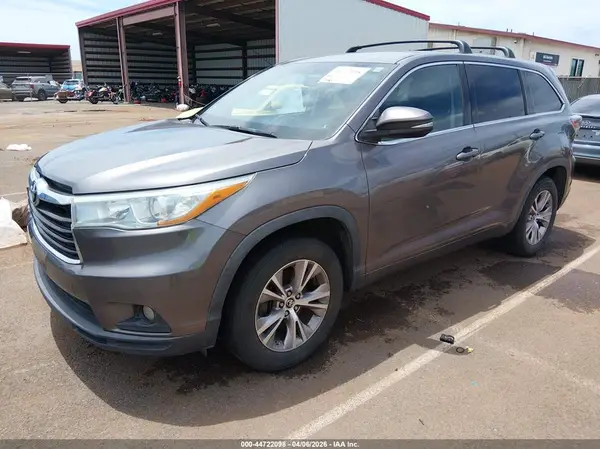 5TDZKRFH0GS161345 2016 TOYOTA HIGHLANDER - Image 2
