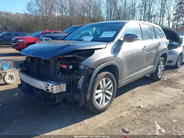 5TDZKRFH0GS168960 2016 TOYOTA HIGHLANDER - Image 2