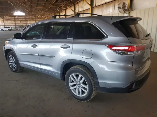 5TDZKRFH0GS175830 2016 TOYOTA HIGHLANDER - Image 2