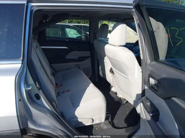 5TDZKRFH0GS177240 2016 TOYOTA HIGHLANDER - Image 8