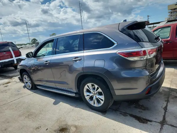 5TDZKRFH0GS184379 2016 TOYOTA HIGHLANDER - Image 2