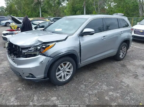 5TDZKRFH0GS187038 2016 TOYOTA HIGHLANDER - Image 2
