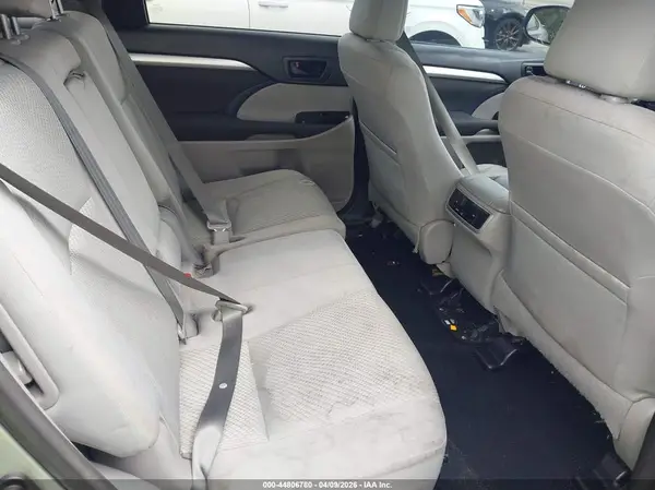 5TDZKRFH0GS187038 2016 TOYOTA HIGHLANDER - Image 8
