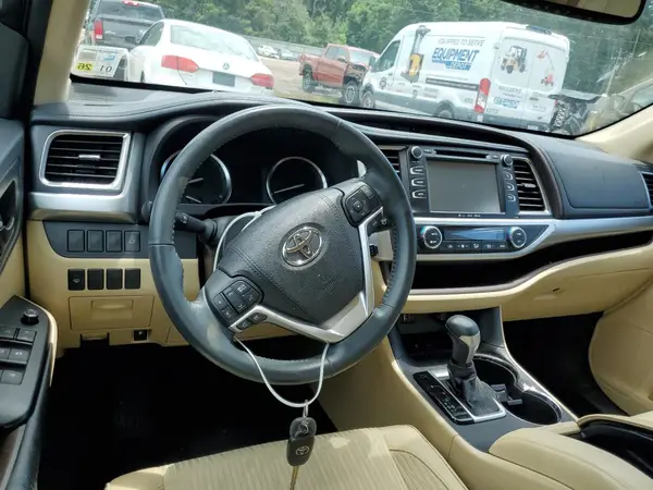 5TDZKRFH1GS122358 2016 TOYOTA HIGHLANDER - Image 8