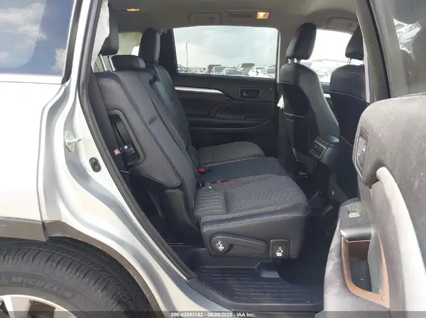 5TDZKRFH1GS169695 2016 TOYOTA HIGHLANDER - Image 8