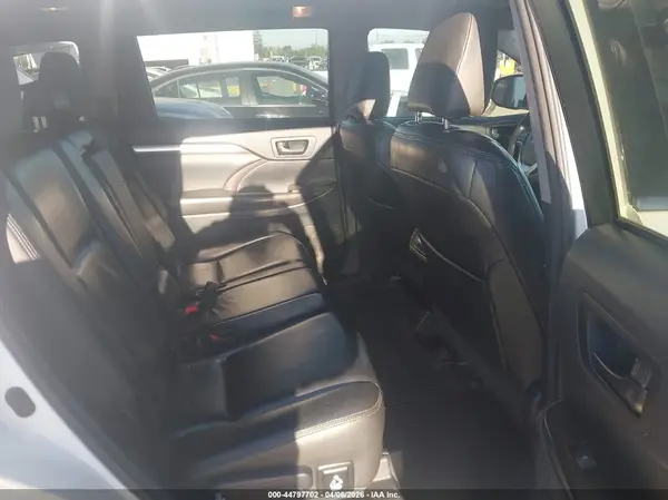5TDZKRFH1GS173214 2016 TOYOTA HIGHLANDER - Image 8