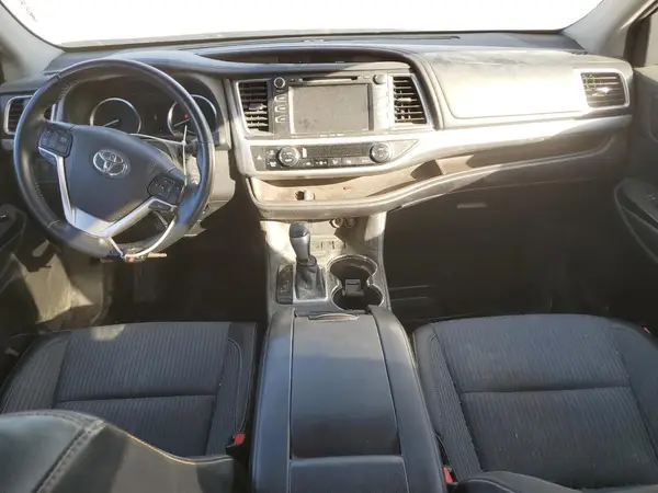 5TDZKRFH1GS177974 2016 TOYOTA HIGHLANDER - Image 8