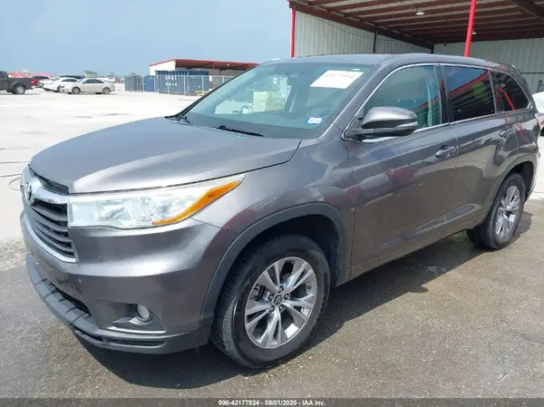 5TDZKRFH1GS185041 2016 TOYOTA HIGHLANDER - Image 2