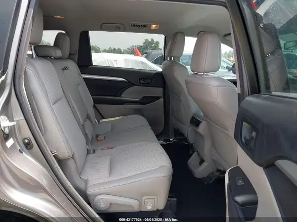 5TDZKRFH1GS185041 2016 TOYOTA HIGHLANDER - Image 8