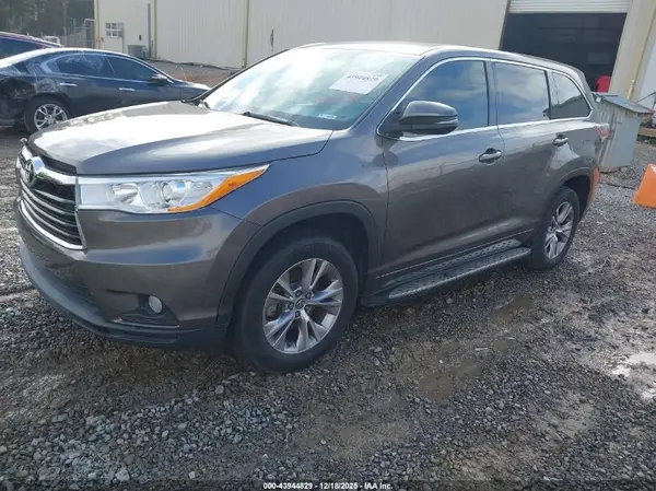 5TDZKRFH2GS124118 2016 TOYOTA HIGHLANDER - Image 2