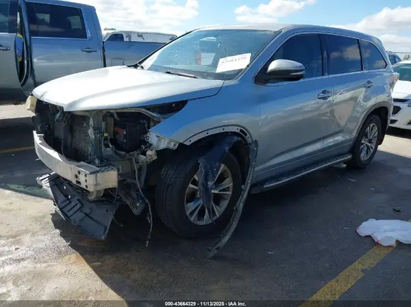 5TDZKRFH2GS131831 2016 TOYOTA HIGHLANDER - Image 2