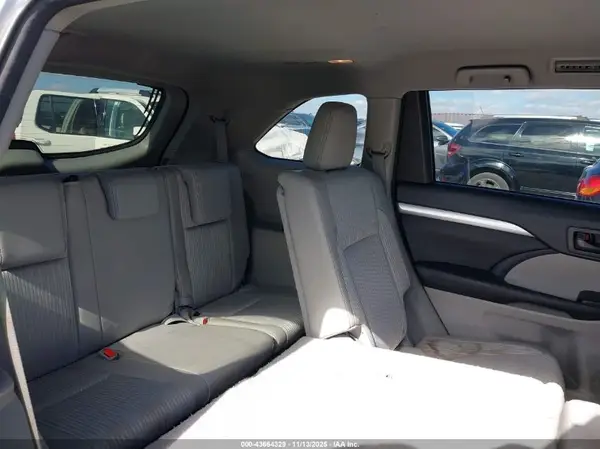 5TDZKRFH2GS131831 2016 TOYOTA HIGHLANDER - Image 8