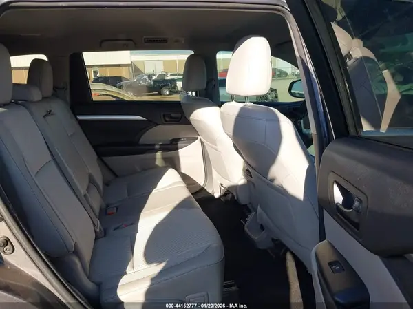 5TDZKRFH2GS134180 2016 TOYOTA HIGHLANDER - Image 8