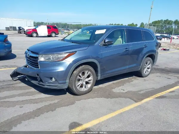 5TDZKRFH2GS141324 2016 TOYOTA HIGHLANDER - Image 2