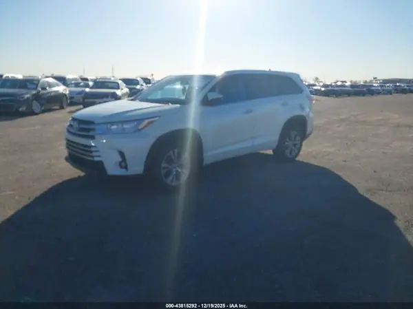 5TDZKRFH2GS141680 2016 TOYOTA HIGHLANDER - Image 2