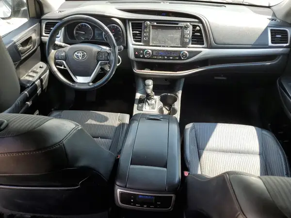 5TDZKRFH2GS143493 2016 TOYOTA HIGHLANDER - Image 8