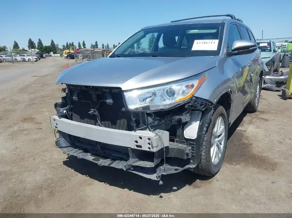 5TDZKRFH2GS149519 2016 TOYOTA HIGHLANDER - Image 2