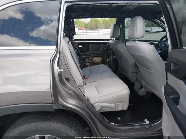5TDZKRFH2GS155756 2016 TOYOTA HIGHLANDER - Image 8