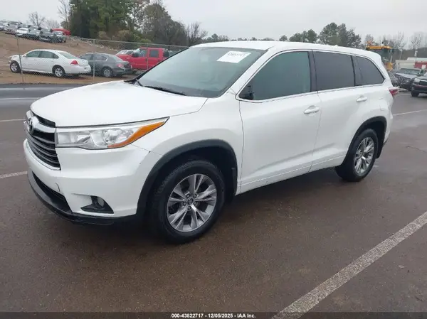 5TDZKRFH2GS161136 2016 TOYOTA HIGHLANDER - Image 2