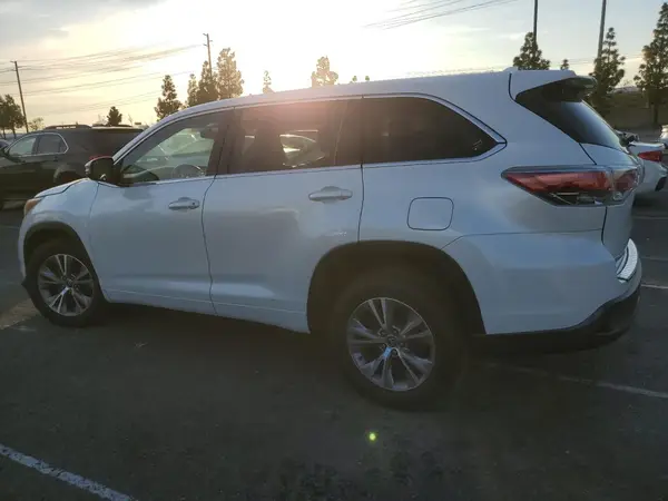 5TDZKRFH2GS163680 2016 TOYOTA HIGHLANDER - Image 2