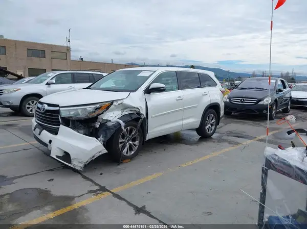 5TDZKRFH2GS181628 2016 TOYOTA HIGHLANDER - Image 2