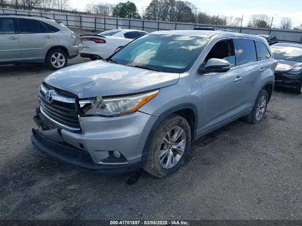 5TDZKRFH2GS186506 2016 TOYOTA HIGHLANDER - Image 2